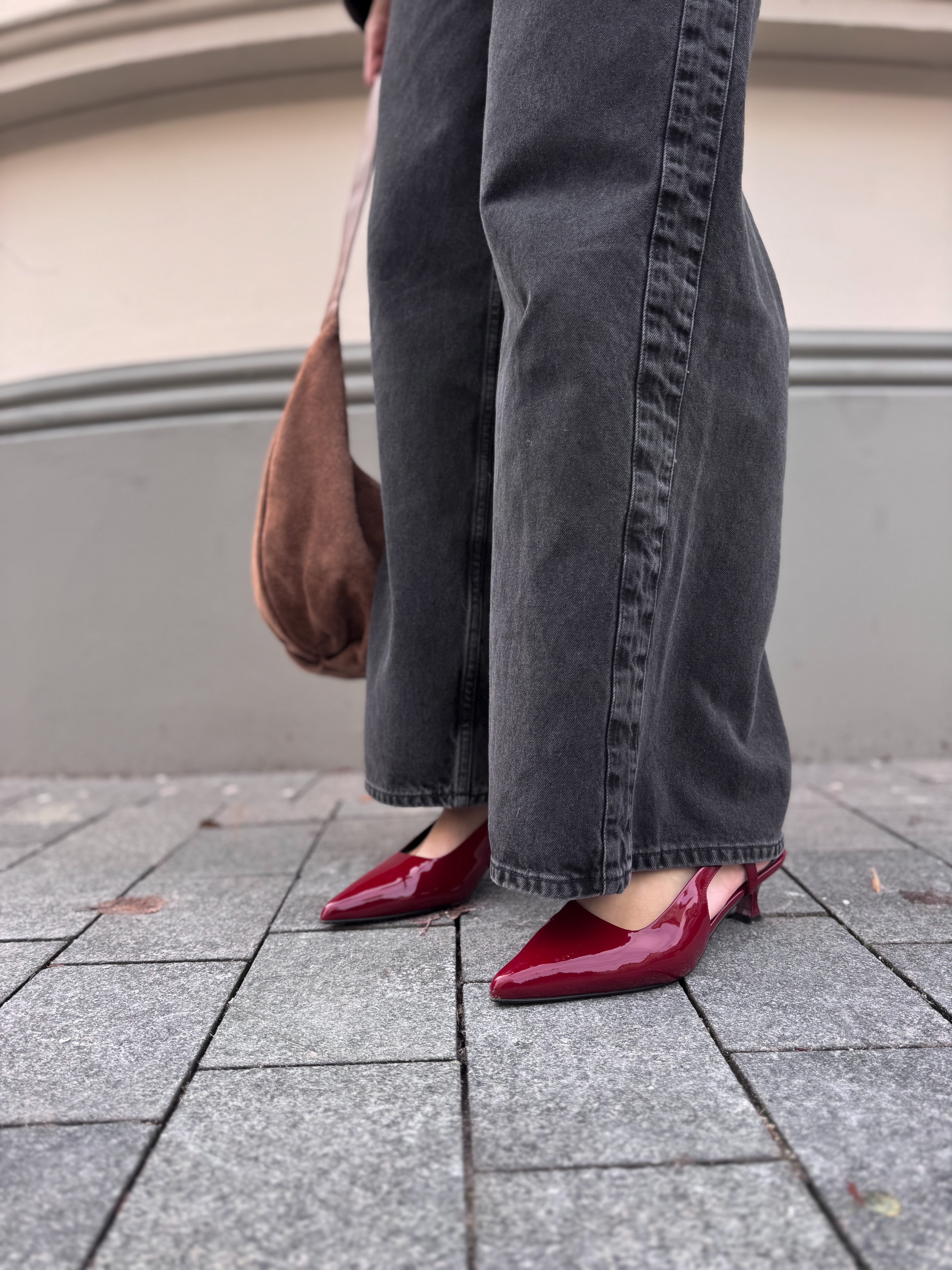 Rote Slingbackpumps aus Lackleder